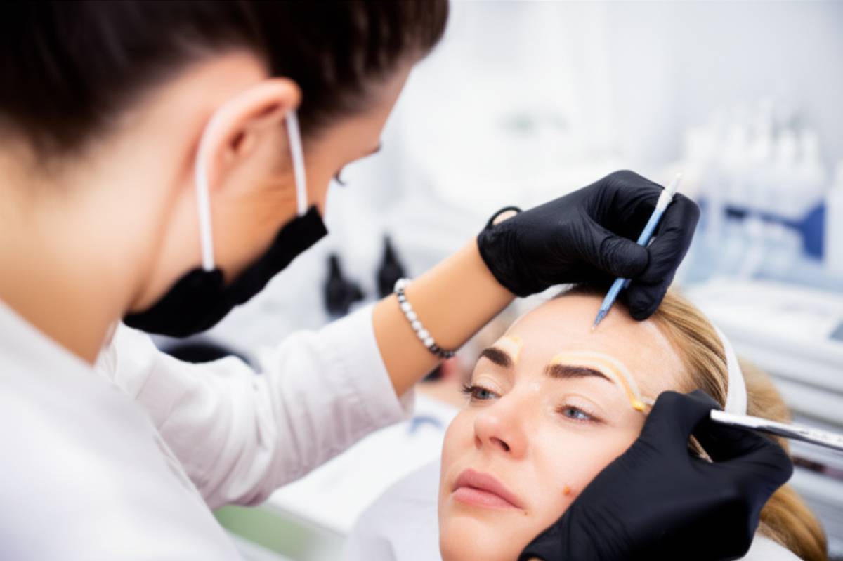 کاشت ابرو و تتو