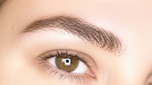 کاشت ابرو طبیعی با موهای سفید | کلینیک گلبان
